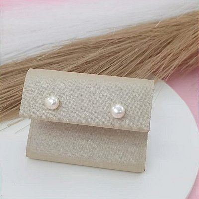 Brinco Banhado a Ouro 18K Pérola Achatada 6mm Bijou Art