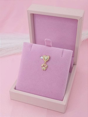 Pingente Menina Com Coração Banhado a Ouro 18K Cravejada Bijou Art