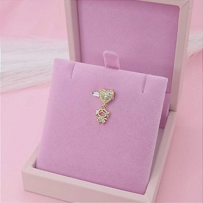 Pingente Menina Com Coração Banhado a Ouro 18K Cravejada Bijou Art