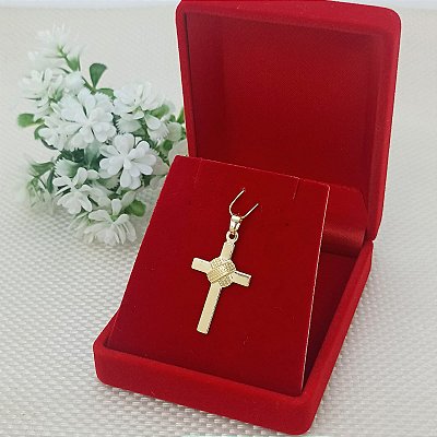 Pingente Banhado a Ouro De Cruz Lisa Com Manto Trabalhado Bijou Art