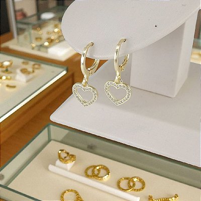 Brinco Argola Banhado a Ouro Aro Coração Pendurada e Pedras Bijou Art