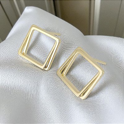 Brinco Banhado a Ouro Fixo Quadrado Vazado Bijou Art