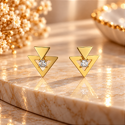 Brinco Pendurado Banhado a Ouro Com Triangulo Liso Com Pedra Bijou Art