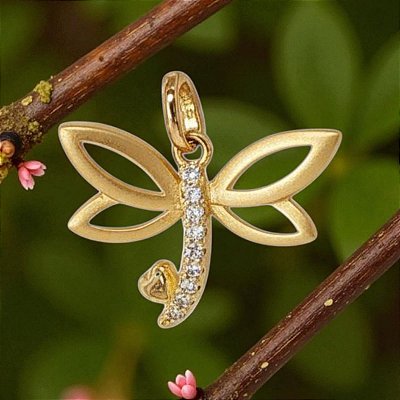 Pingente Libélula com Pedra Zircônia e Coração Banhado a Ouro