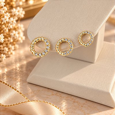 Brinco Banhado a Ouro Fixo Torcido Com Pedras Bijou Art