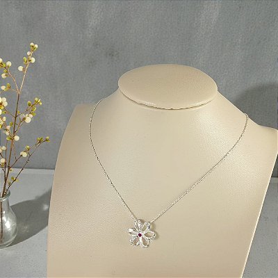 Gargantilha Banahda a Prata de Flor Vazada e Petalas Com Mini Pedras Bijou Art