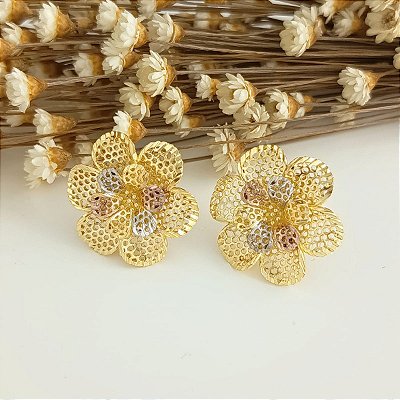 Brinco Banhado a Ouro Flor De 3 Cores Vazada Bijou Art
