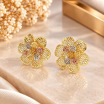 Brinco Banhado a Ouro Flor De 3 Cores Vazada Bijou Art