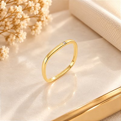 Anel Banhado a Ouro Quadrado Liso Com Mini Zircônia Bijou Art