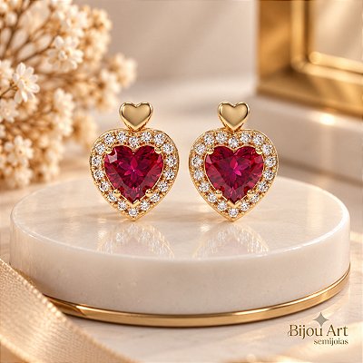 Brinco Banhado a Ouro Fixo De Coração Com Pedra No Meio e Mini Zircônias
