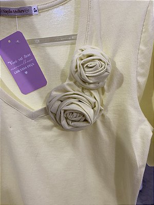 CAMISETA COM FLORES 3D GOUDA