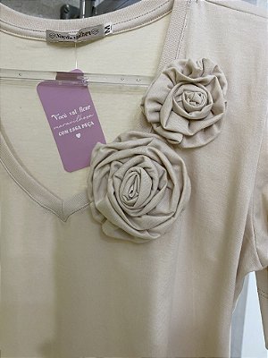 CAMISETA COM FLORES 3D LISSE