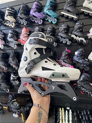 Mostruário: Bota Traxart Revolt Branco com base 3 rodas - 40/41