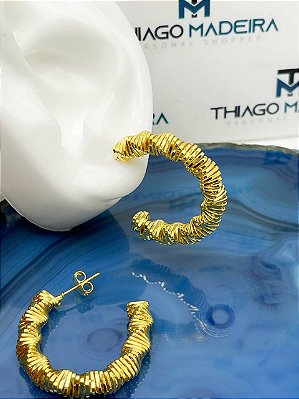 Brinco Argola Torcida Diamantada Medida 30Mm Com Tarraxa Banho Ouro 2 Milésimos  - Par