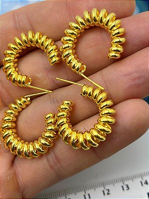 Brinco Argola Ouro Ondulado - Com Tarraxa - Banho Ouro Camada 2 Milésimos Com Verniz - Par