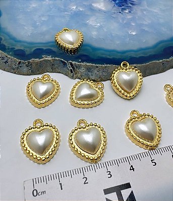 Pingente Coracao com pérola - 01  unid - Banho de 02 milésimos de ouro 18K