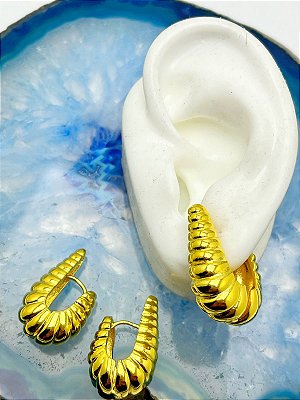 BRINCO GOTA - BANHO OURO CAMADA 2 MILÉSIMOS COM VERNIZ - 1 PAR