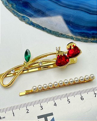 BICO DE PATO METAL DOURADO COM CEREJA ZIRCONIA E GRAMPO COM PEROLA