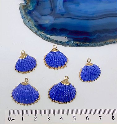 Pingente concha natural borda dourada - 01 Unid