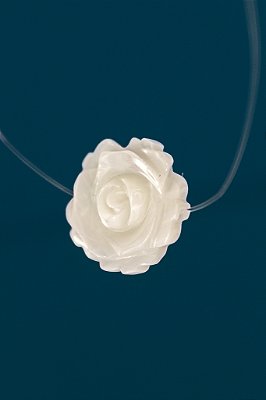 Pingente Rosa Madreperola 12mm - 01 unid