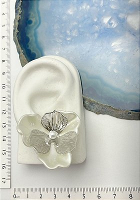 Brinco Flor com perola banho niquel - 1 par com tarraxa