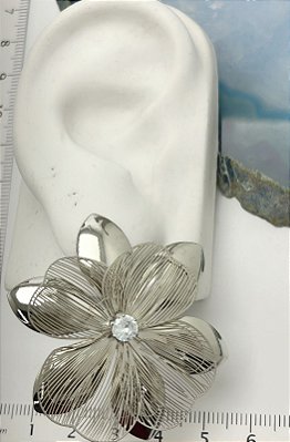 Brinco Flor com zirconia banho niquel - 1 par com tarraxa