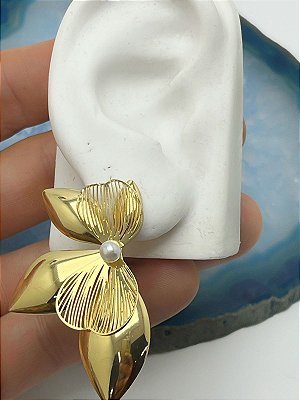 Brinco Flor banho ouro com perola - 1 par com tarraxa