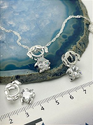 Pingente Menina passante com zirconia Semijoia - Banho Prata 925 semijoia 50 milésimos de camada e Verniz italiano - 1 unidade