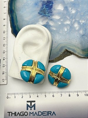 Brinco dourado com resina - 1 par com tarraxa