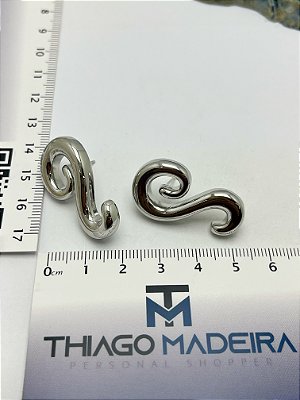 Brinco Organico com tarraxa banho níquel - 1 par