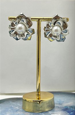 Brinco Flor Perola banho niquel com tarraxa - 1 par