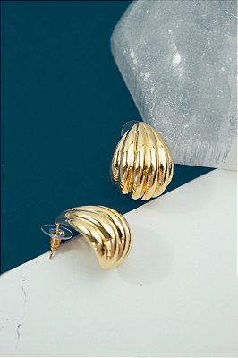 Brinco Concha banho ouro com tarraxa - 1 par