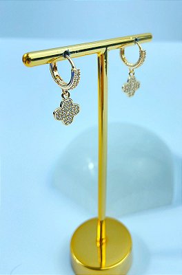 Brinco Trevo cravejado Argola click banho ouro - 1 par