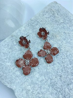 Brinco Flor resinado banho diamante niquel - 1 par com tarrraxa
