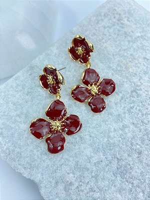 Brinco Flor resinado banho ouro - 1 par com tarraxa