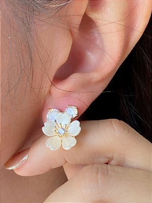 Brinco Flor pérola com zircônia banho ouro - 1 par