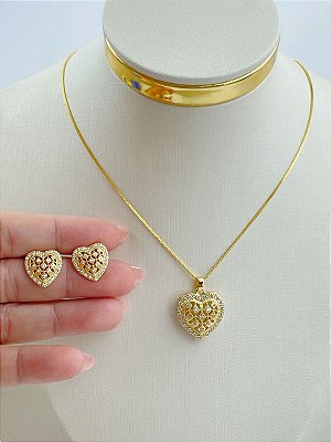 Conjunto colar e brinco Coracao cravejado com zirconia cristal - Banho ouro 2 milésimos com verniz italiano e extensora - 1 unidade