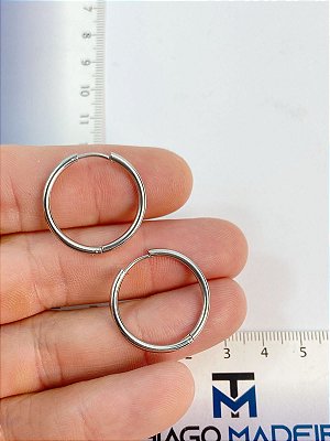 Brinco Argola Aço Inox - 20mm -  tipo click - 1 par - ANTIALERGICO - NAO ESCURECE NUNCA