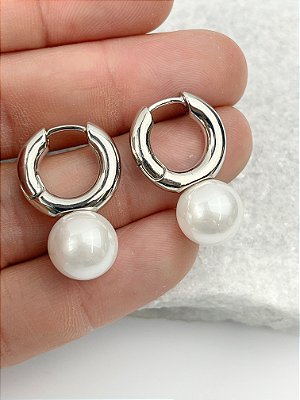 Brinco argola tipo click com pérola - banho diamante - 1 par