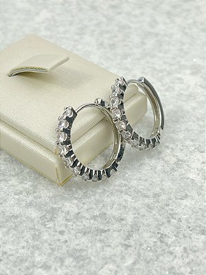 Brinco argola tipo click cravejado zircônia - banho diamante - 1 par