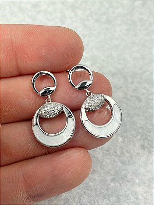 Brinco Madreperola cravejado banho niquel diamante com verniz - 1 unidade