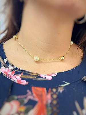 Colar Cartier com pérola e bolinha banho ouro com fecho lagosta e extensora - 1 unidade