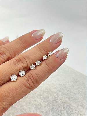 Trio Brinco Zirconia Flor Cristal - P M G - 4Mm 6Mm E 8Mm - Banho Ouro Camada 2 Milésimos Com Verniz - 3 Pares