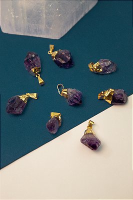Pingente Pedra Ametista Detalhe em Ouro - 01 Unid