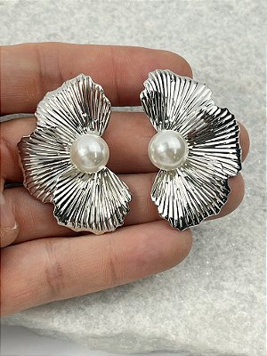 Brinco Orgânico com pérola banho diamante com verniz - 1 par