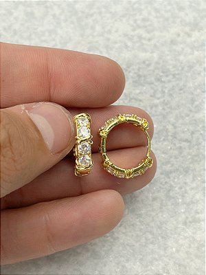 Brinco Argola click com Zirconia banho ouro com verniz - 1 par