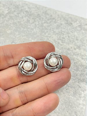 Brinco orgânico com pérola banho diamante com verniz italiano - 1 par