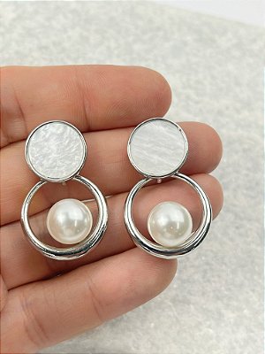 Brinco orgânico com madrepérola e perola banho diamante com verniz italiano - 1 par