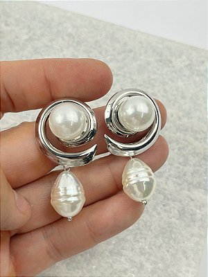 Brinco orgânico com pérola banho diamante com verniz italiano - 1 par