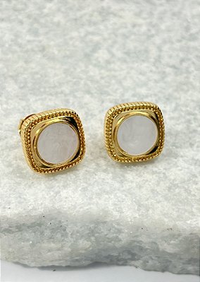 Brinco orgânico com madrepérola - banho ouro - 1 par